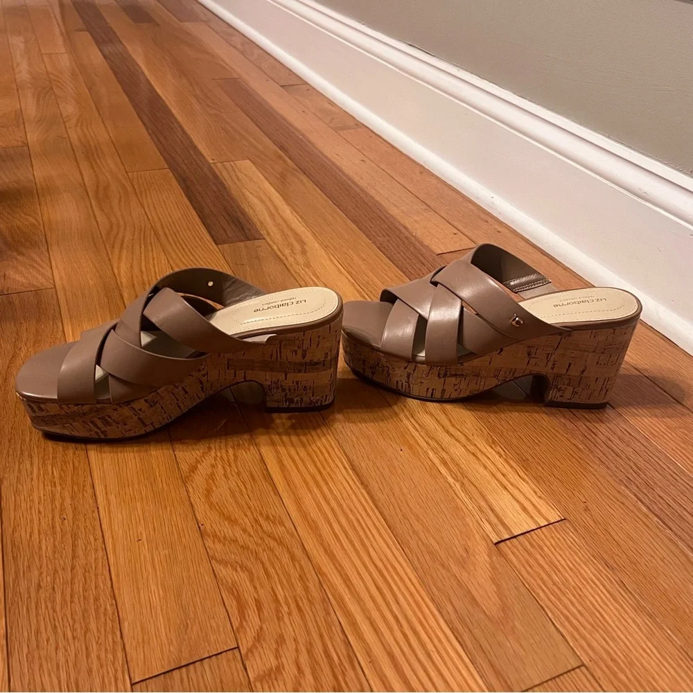 Liz Claiborne Tan Wedge Crisscross Weaved Cork Sandal Size 7